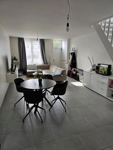 Centraal gelegen, instapklare ééngezinswoning met twee slaapkamers. - Photo 2