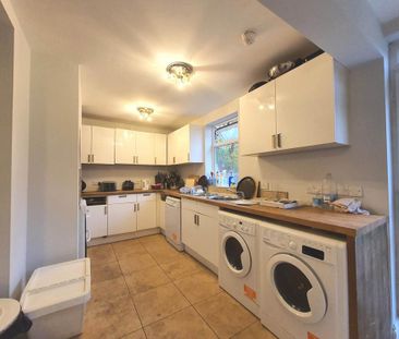 1 bedroom in a house share to rent - Photo 3