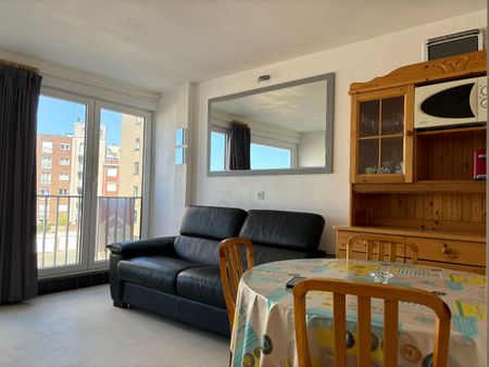 Gemeubelde studio met zeezicht - Photo 3