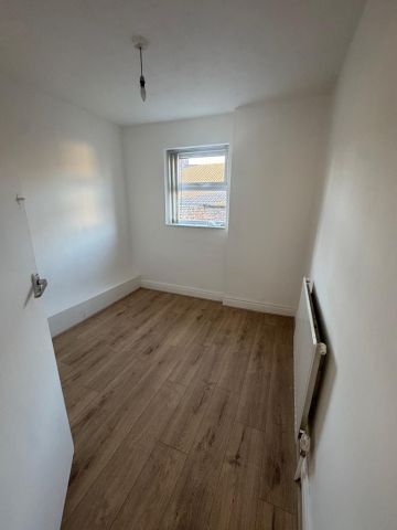 3 Bed Terraced House, Esmond St, L6 - Photo 2