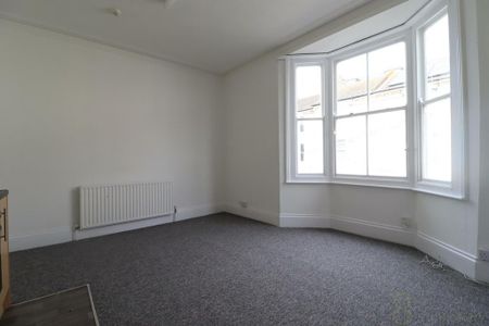 4 bedroom maisonette to rent - Photo 2