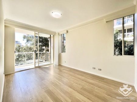 East facing apartment with near new floorboards - Photo 4