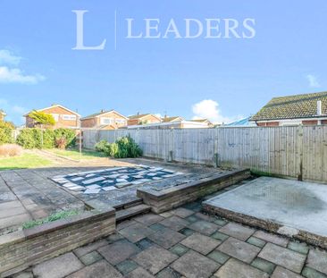 2 bedroom bungalow to rent Mountbatten Drive, Eastbourne, East Suss... - Photo 2