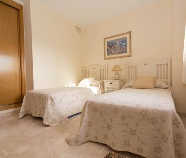 716162 - Apartment for rent Costalita, Estepona, Málaga, Spain - Photo 4