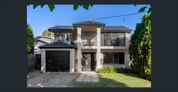 MASSIVE FOUR BEDROOM FAMILY HOME - Photo 1