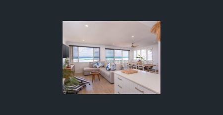 Absolute Beachfront Apartment in a Sought-after Location - Furnished - Photo 2