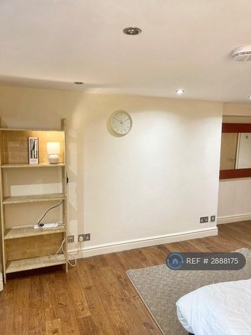 4 bedroom flat to rent - Photo 5