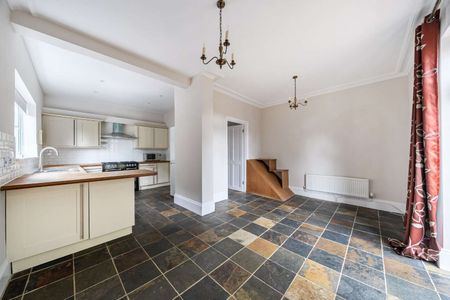A well presented four bedroom, semi detached house on the popular North side of Tunbridge Wells - Photo 4