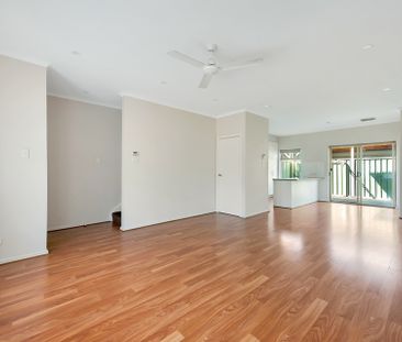 Modern Townhouse Living - Photo 5