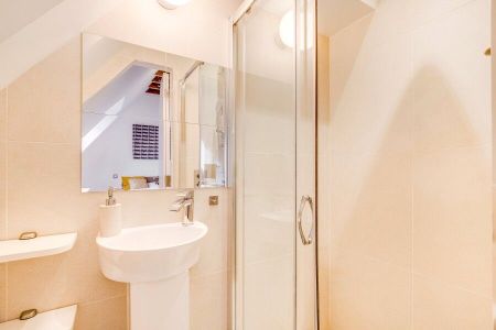 4 Bedroom House To Let - Photo 5
