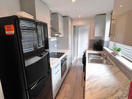 1 bedroom in a house share to rent - Photo 5
