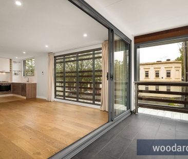 Modern Dual-Level Apartment in the Heart of Carlton! - Photo 3