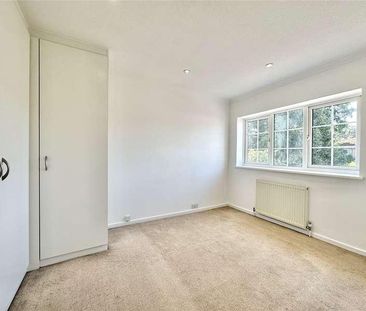 Whitehouse Avenue, Borehamwood, Hertfordshire, WD6 - Photo 4