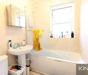 4 bedroom semi-detached house to rent - Photo 2