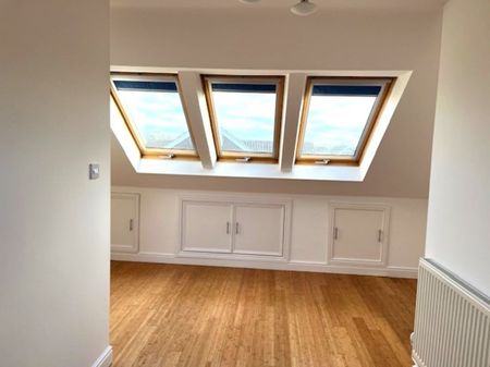 4 bedroom Link Detached - Campion Road, Hatfield - Photo 5