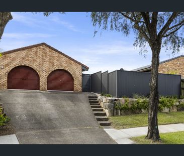 Light Filled 2 Bedroom Duplex with Superb Convenience - Photo 6