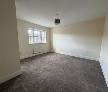 4 bedroom detached house to rent - Photo 4