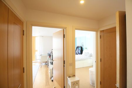 1 Bed Flat, Watermans Place, LS1 - Photo 4