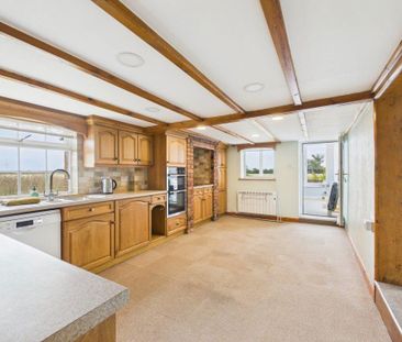 4 bedroom detached house to rent - Photo 2