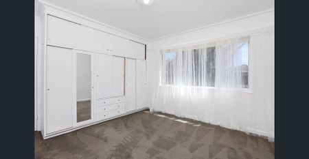 Bright, Beautiful and Brilliantly Located - Photo 3