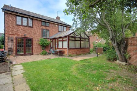 4 bedroom detached house to rent - Photo 5