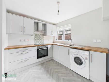 9a Dungoyne Park, Dundonald, Castlereagh, Belfast, BT16 2PL - Photo 2