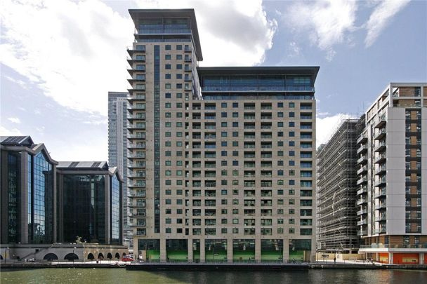 2 bedroom flat in 2 South Quay Square - Photo 1