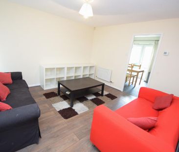 3 bedroom terraced house to rent - Photo 2