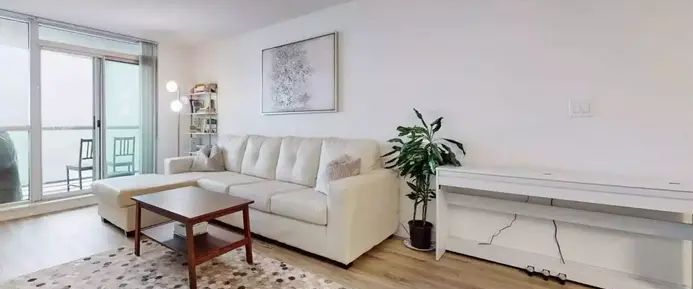 Parkway Place Gorgeous Suite! | 2585 Erin Centre Boulevard, Mississauga - Photo 1
