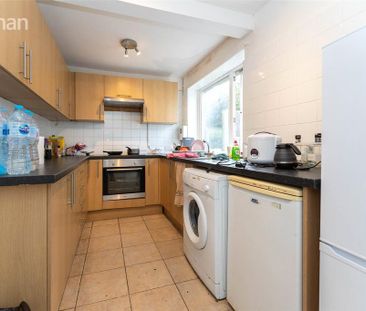 4 bedroom semi-detached house to rent - Photo 2