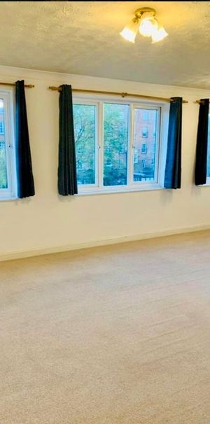 2 Bed Flat, Greys Court, RG1 - Photo 1