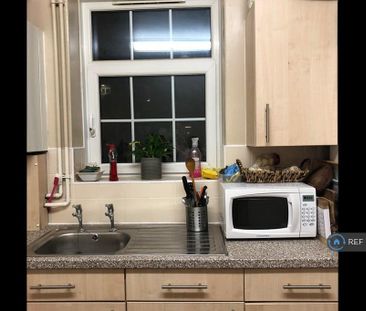 1 bedroom in a flat share to rent - Photo 4