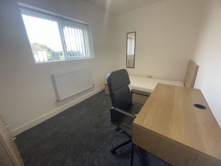 1 bedroom in a house share to rent - Photo 3