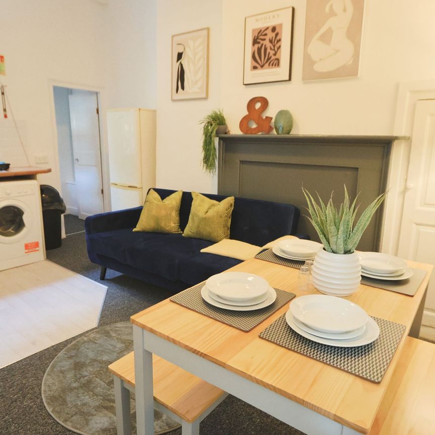 2 Bedroom Home – Medium Let - Photo 1