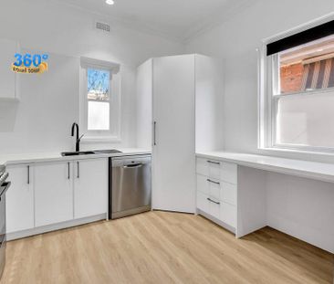 Classic Abbotsford Elegance with a Contemporary Edge - Photo 1
