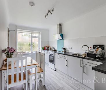 4 bedroom semi-detached house to rent - Photo 6