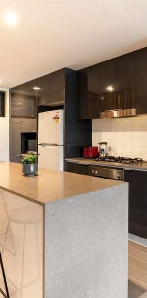 Modern stylish 2 bedrooms 2bathrooms apartment situated in Dutton Park - Photo 1