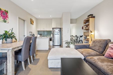 A beautifully presented 1-bedroom apartment in Kingston with a study nook and large square meterage floorplan! - Photo 2