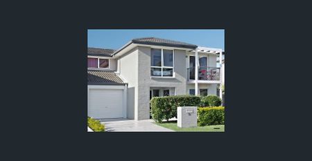 Stylish Duplex Offering Comfort and Convenience - Photo 4