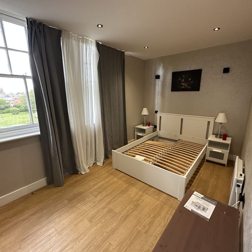 One-Bedroom Apartment - Photo 1