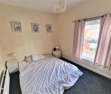2 Bedroom Terraced Available Arranging tenancy - Photo 3