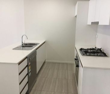 Luxury Young Apartment Close to All Amenities - Photo 4