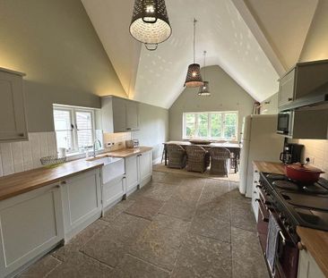 3 bedroom semi-detached house to rent - Photo 2