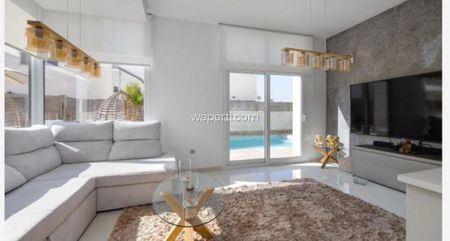 Luxury Villa in Benijófar, for rent - Photo 2