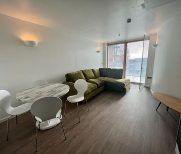 2 bedroom Flat To Let - Photo 2