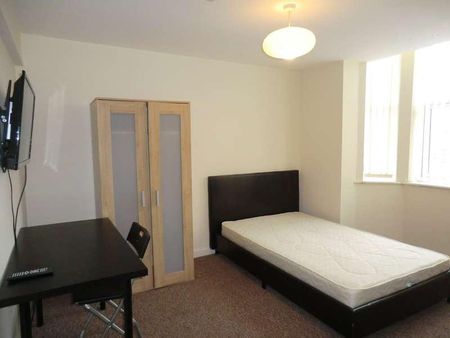 Top Floor Ensuite Room Near Coventry Train Station, CV1 - Photo 4