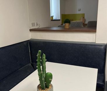 9 bedroom private hall to rent - Photo 2