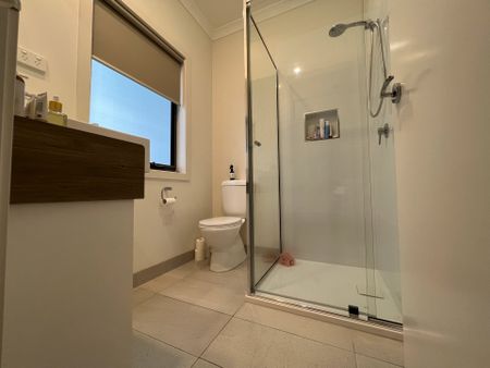 4 Bedroom Home - Photo 4