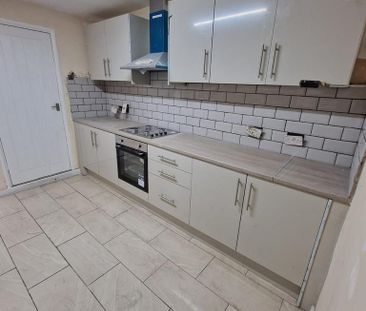 3 bedroom terraced house to rent - Photo 6