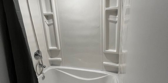 Beaupré 5 1/2 Renové Avec Cachet Unique! - Photo 2